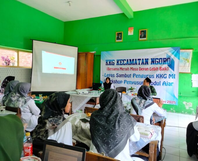 KKG Kecamatan Ngoro Gelar Workshop Penyusunan Modul di MI Manduro